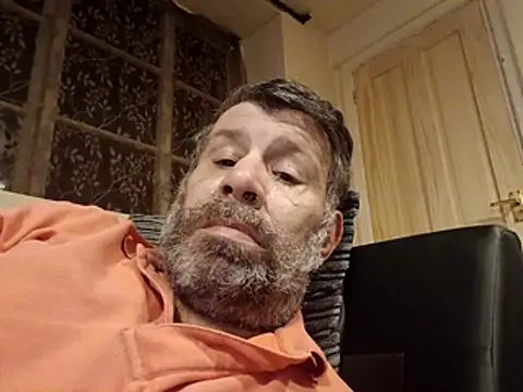 stud2512 online show from April 18, 2026, 8:09 pm