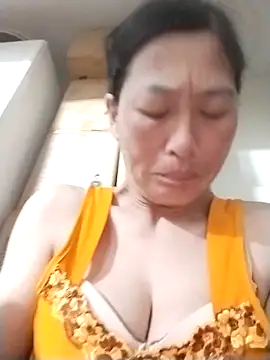 Snapshot of lris-Beauty77 chatting on April 13, 2026, 9:52 pm lris-Beauty77 online show from April 13, 2026, 9:52 pm