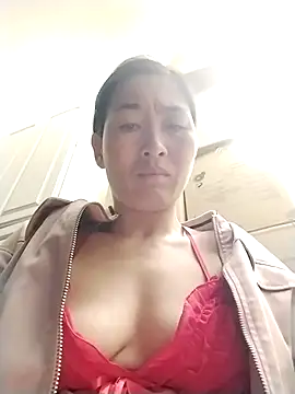 lris-Beauty77 online show from February 27, 2026, 8:08 pm