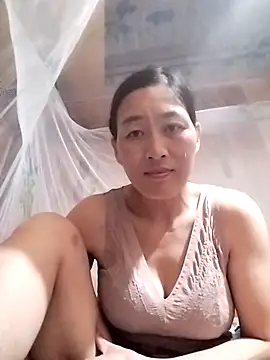 lris-Beauty77 online show from May 9, 2026, 1:47 pm