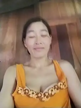 lris-Beauty77 online show from May 18, 2026, 1:39 am