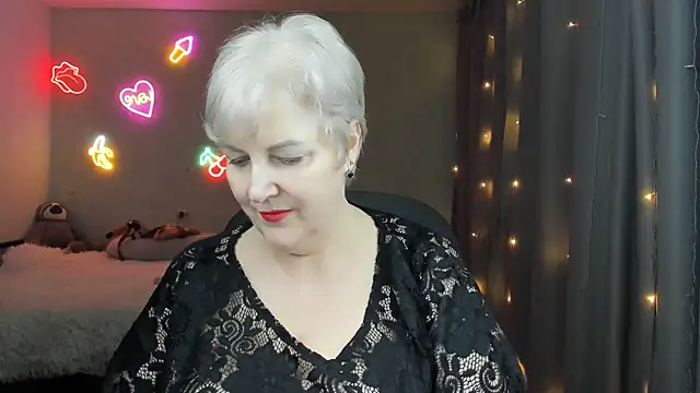 Snapshot of Mary-Leee chatting on April 15, 2026, 6:23 pm Mary-Leee online show from April 15, 2026, 6:23 pm