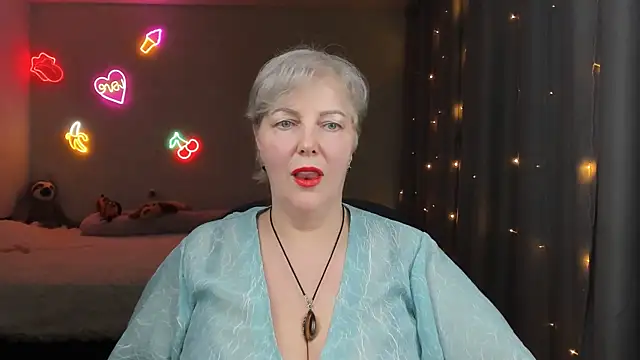 Snapshot of Mary-Leee chatting on April 1, 2026, 5:54 pm Mary-Leee online show from April 1, 2026, 5:54 pm