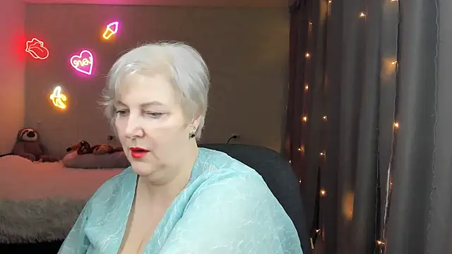Snapshot of Mary-Leee chatting on April 12, 2026, 6:49 am Mary-Leee online show from April 12, 2026, 6:49 am