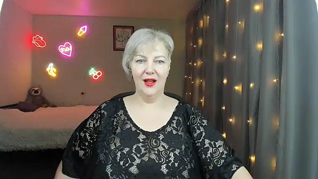 Snapshot of Mary-Leee chatting on May 5, 2026, 5:43 am Mary-Leee online show from May 5, 2026, 5:43 am