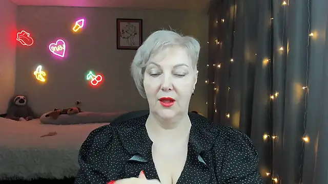 Snapshot of Mary-Leee chatting on April 28, 2026, 3:55 am Mary-Leee online show from April 28, 2026, 3:55 am