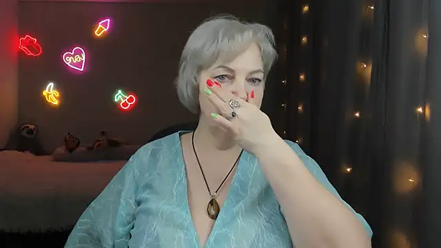 Snapshot of Mary-Leee chatting on April 3, 2026, 9:05 am Mary-Leee online show from April 3, 2026, 9:05 am