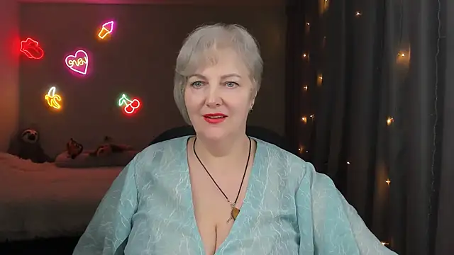 Snapshot of Mary-Leee chatting on April 3, 2026, 9:10 pm Mary-Leee online show from April 3, 2026, 9:10 pm