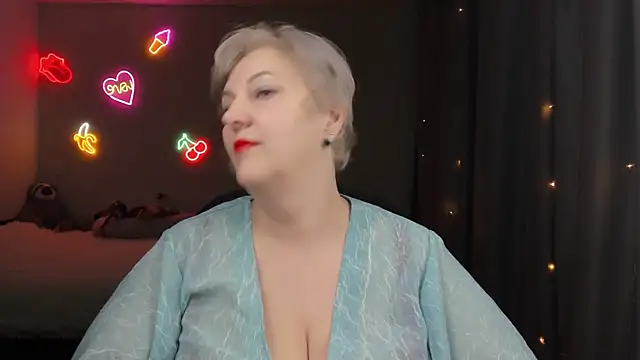 Snapshot of Mary-Leee chatting on April 14, 2026, 7:46 am Mary-Leee online show from April 14, 2026, 7:46 am