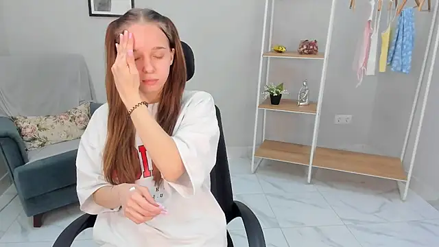 Nina Crown online show from March 25, 2026, 10:25 am