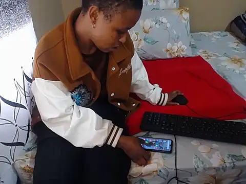 Serafyynx online show from March 3, 2026, 1:07 pm