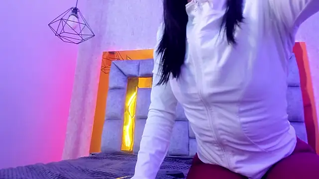 miiaboss  online show from March 17, 2026, 11:57 am