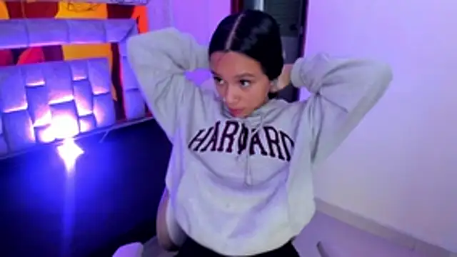 miiaboss  online show from April 4, 2026, 11:50 am