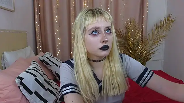 rraffaellka online show from April 3, 2026, 10:38 pm