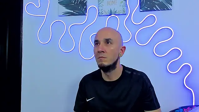 Snapshot of Cintya_n_Roger chatting on March 1, 2026, 3:28 am Cintya n Roger online show from March 1, 2026, 3:28 am