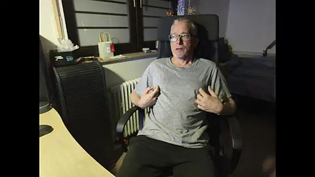 loenne1 online show from April 19, 2026, 8:44 pm