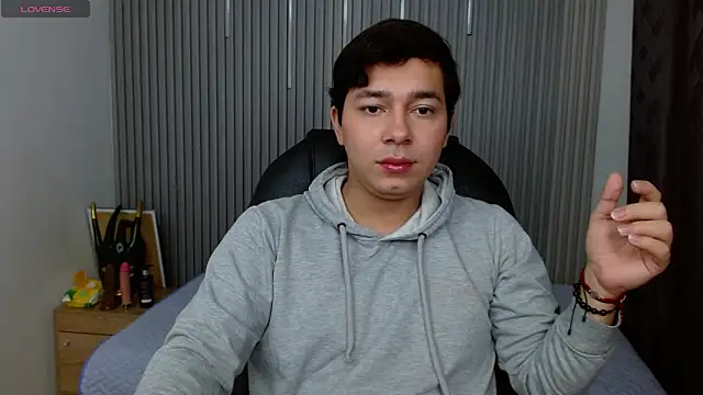 Snapshot of Julian_Smith21 chatting on May 15, 2026, 12:41 am Julian Smith21 online show from May 15, 2026, 12:41 am