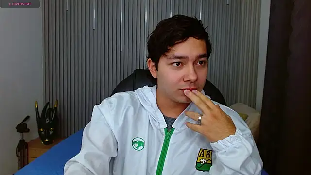 Snapshot of Julian_Smith21 chatting on May 21, 2026, 5:16 am Julian Smith21 online show from May 21, 2026, 5:16 am