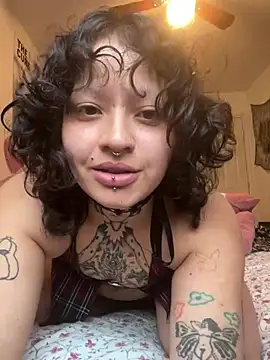 Snapshot of seducedandused chatting on February 22, 2026, 7:48 pm seducedandused online show from February 22, 2026, 7:48 pm