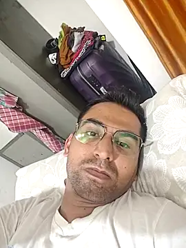 Snapshot of RonitVora chatting on May 29, 2026, 5:30 pm RonitVora online show from May 29, 2026, 5:30 pm
