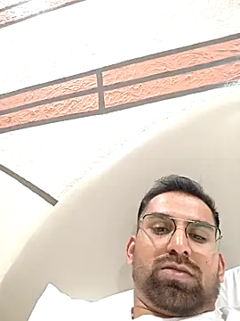 Snapshot of RonitVora chatting on March 8, 2026, 7:39 pm RonitVora online show from March 8, 2026, 7:39 pm