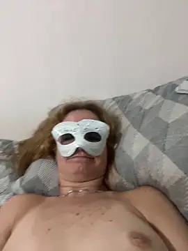 Cristal2342 online show from February 27, 2026, 1:39 am