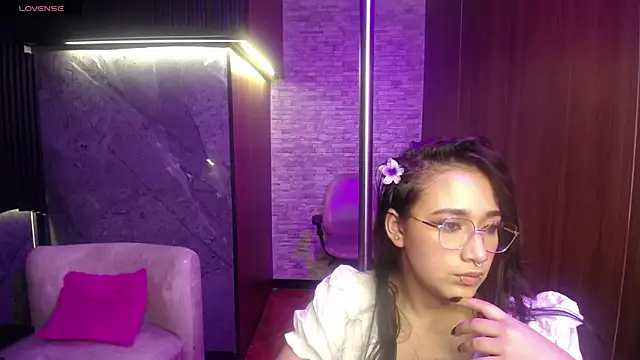Snapshot of Aura_cute_ chatting on March 4, 2026, 3:58 am Aura cute online show from March 4, 2026, 3:58 am
