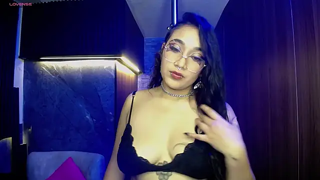 Snapshot of Aura_cute_ chatting on March 18, 2026, 4:26 am Aura cute online show from March 18, 2026, 4:26 am