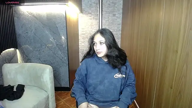 Snapshot of Aura_cute_ chatting on April 12, 2026, 3:43 am Aura cute online show from April 12, 2026, 3:43 am