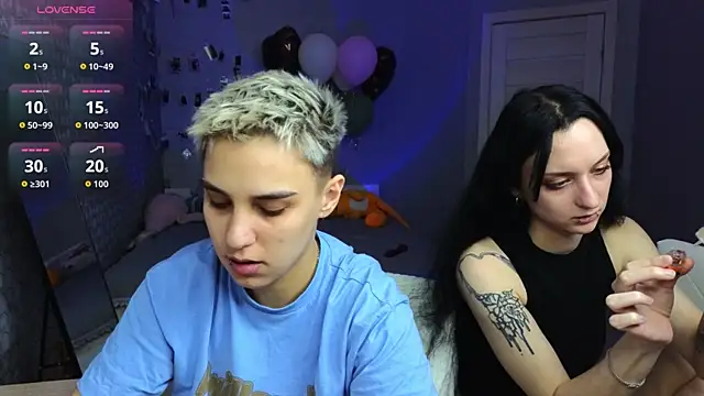 LuxuryLoverss online show from April 3, 2026, 11:05 am