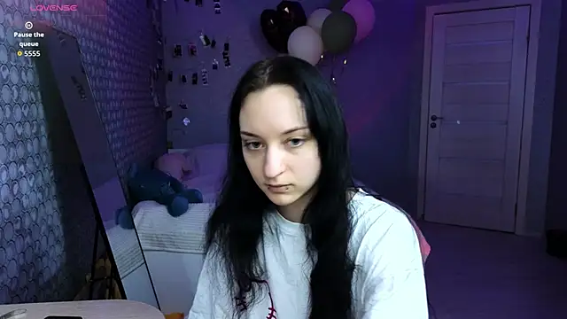 LuxuryLoverss online show from March 28, 2026, 11:22 am