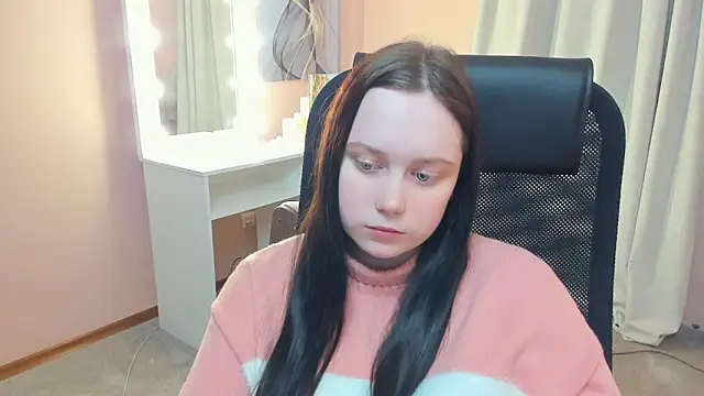 LynnaNull online show from February 23, 2026, 7:53 am