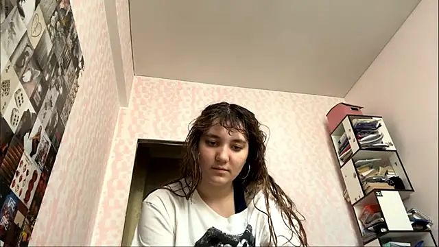 Snapshot of JanineThielman chatting on July 17, 2026, 10:23 am JanineThielman online show from July 17, 2026, 10:23 am