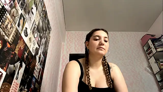 Snapshot of JanineThielman chatting on June 28, 2026, 10:10 am JanineThielman online show from June 28, 2026, 10:10 am