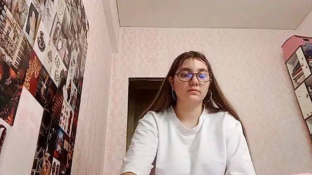 Snapshot of JanineThielman chatting on July 5, 2026, 10:22 am JanineThielman online show from July 5, 2026, 10:22 am
