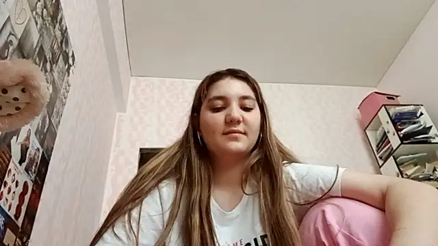 Snapshot of JanineThielman chatting on July 11, 2026, 6:35 am JanineThielman online show from July 11, 2026, 6:35 am