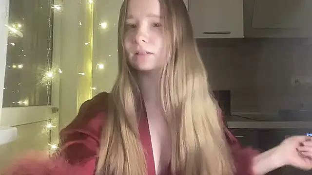 cutefoxieee online show from April 14, 2026, 9:31 pm