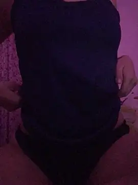 Snapshot of eemilyy22 chatting on February 25, 2026, 2:56 am eemilyy22 online show from February 25, 2026, 2:56 am