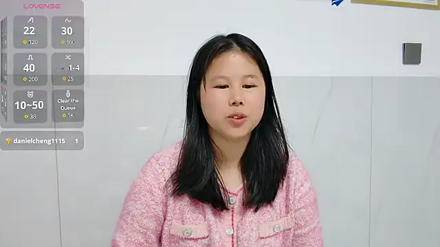 Snapshot of Hannah-33 chatting on February 25, 2026, 10:04 am Hannah-33 online show from February 25, 2026, 10:04 am