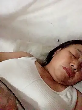 heesuu11 online show from April 4, 2026, 4:02 pm