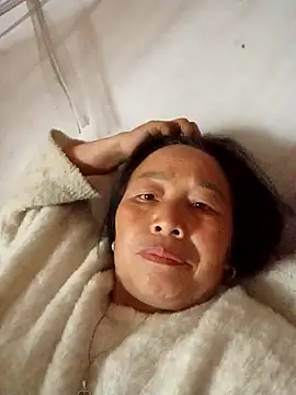 heesuu11 online show from May 2, 2026, 3:01 am