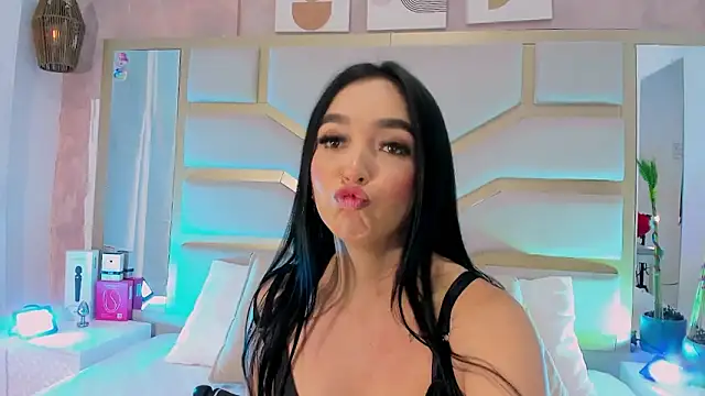 Samantha-Pardo online show from March 5, 2026, 2:35 pm