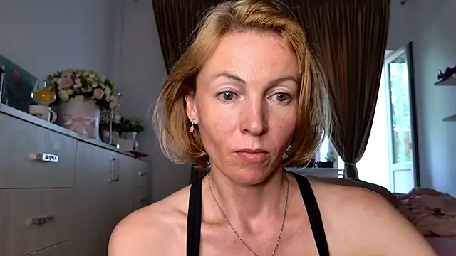 angelicfenix online show from May 17, 2026, 1:33 pm