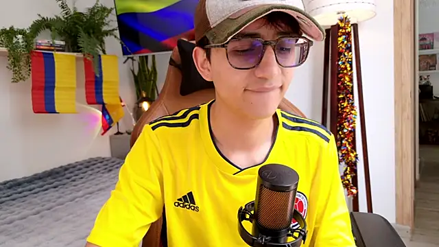 Snapshot of Sr_evann chatting on June 28, 2026, 3:51 pm Sr evann online show from June 28, 2026, 3:51 pm