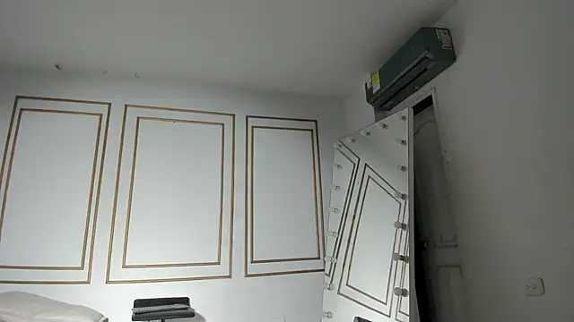 Snapshot of emily_gaviria1 chatting on March 19, 2026, 12:05 pm emily gaviria1 online show from March 19, 2026, 12:05 pm