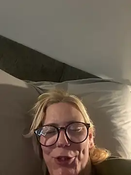 Amelie BlondeXX online show from March 1, 2026, 11:54 am