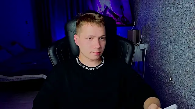 Snapshot of Karl_Night_ chatting on June 4, 2026, 7:29 pm Karl Night online show from June 4, 2026, 7:29 pm