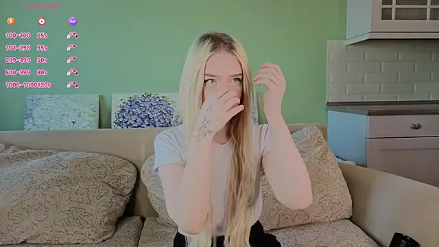 ChristinBland online show from April 17, 2026, 1:14 pm