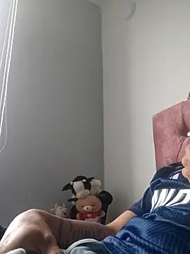 Andcas041 online show from April 28, 2026, 6:45 pm