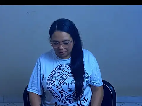 Snapshot of SARAHONEY26 chatting on March 16, 2026, 5:44 am SARAHONEY26 online show from March 16, 2026, 5:44 am